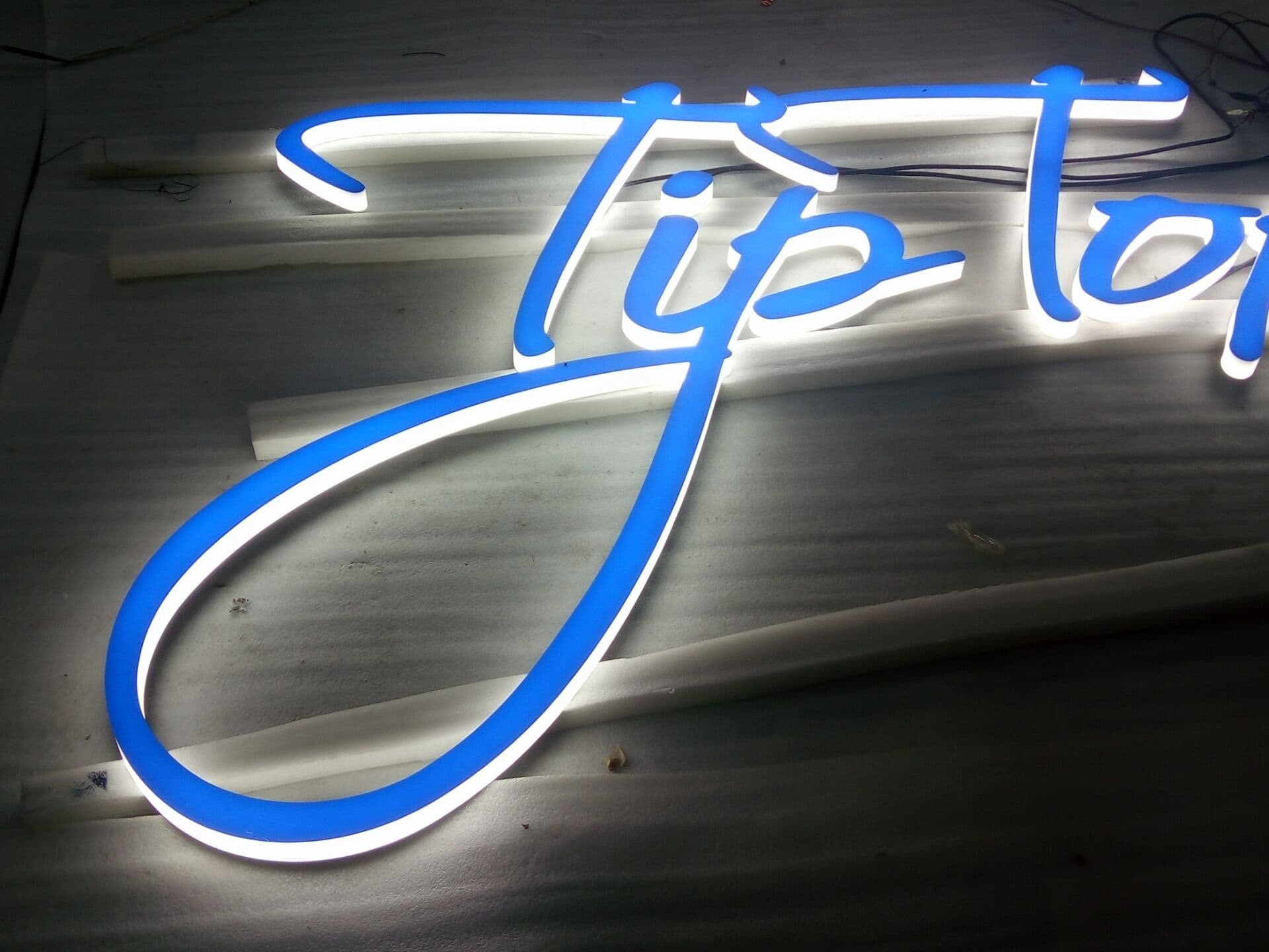 LED sign letters - face and side lit - hairdresser tip top