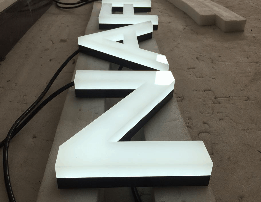 Lettres LED pour enseigne magasin NAF
